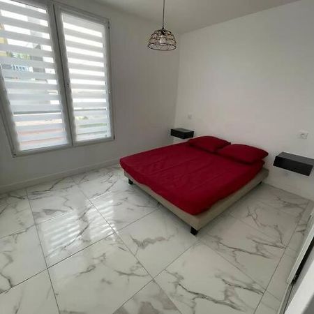 Appartement 2 Pieces, Salon Et Chambre, 44M2 Refait A Neuf Clichy Esterno foto