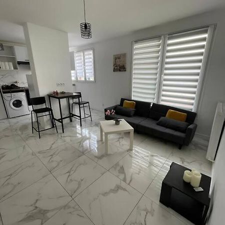 Appartement 2 Pieces, Salon Et Chambre, 44M2 Refait A Neuf Clichy Esterno foto