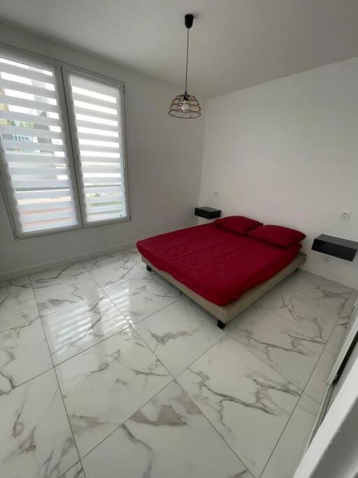 Appartement 2 Pieces, Salon Et Chambre, 44M2 Refait A Neuf Clichy Esterno foto