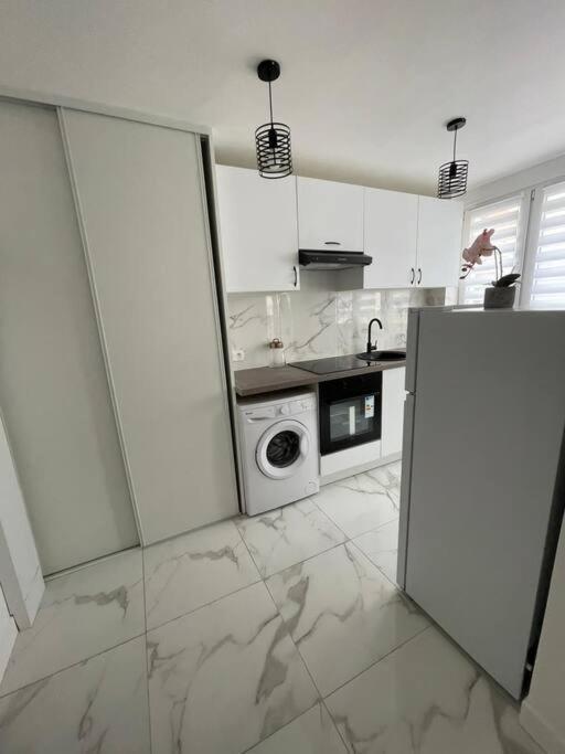 Appartement 2 Pieces, Salon Et Chambre, 44M2 Refait A Neuf Clichy Esterno foto