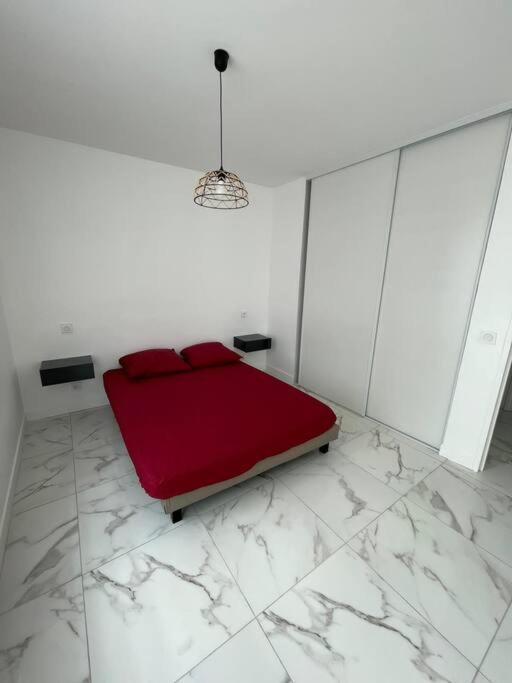 Appartement 2 Pieces, Salon Et Chambre, 44M2 Refait A Neuf Clichy Esterno foto